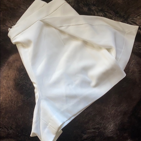 Alice + Olivia shorts PLUS Society Amuse Lace shorts - Picture 4 of 8